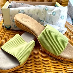 Charleston Shoe Co Seabrook Sandal Lime